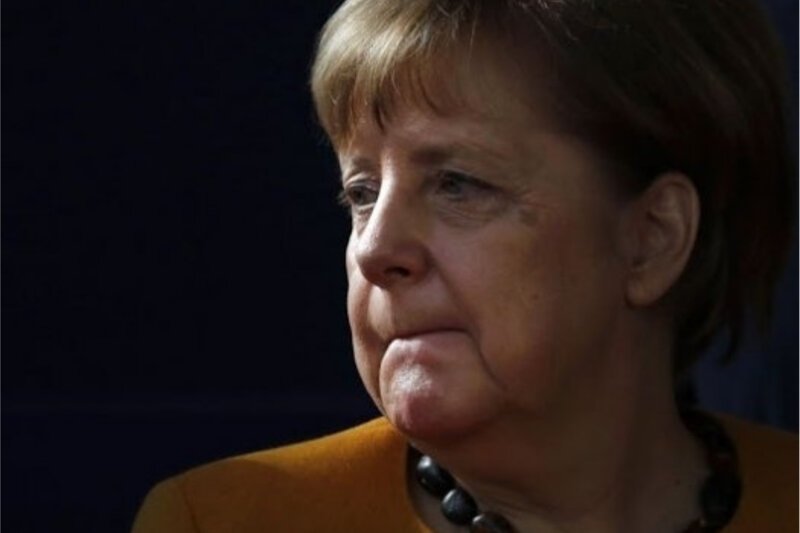 Депутат Бундестага потребовал принудительного медицинского освидетельствования Меркель