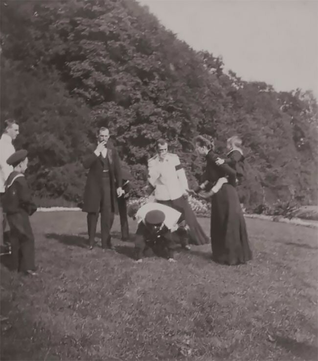 Веселое времяпрепровождение Николая II с друзьями в фотографиях 1899 года