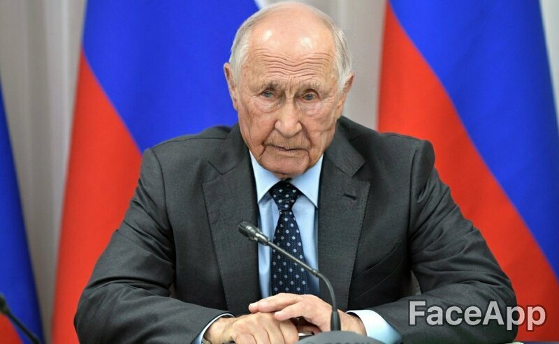 А Владимир Владимирович выглядит очень уставшим. Так ещё бы, столько страной править...