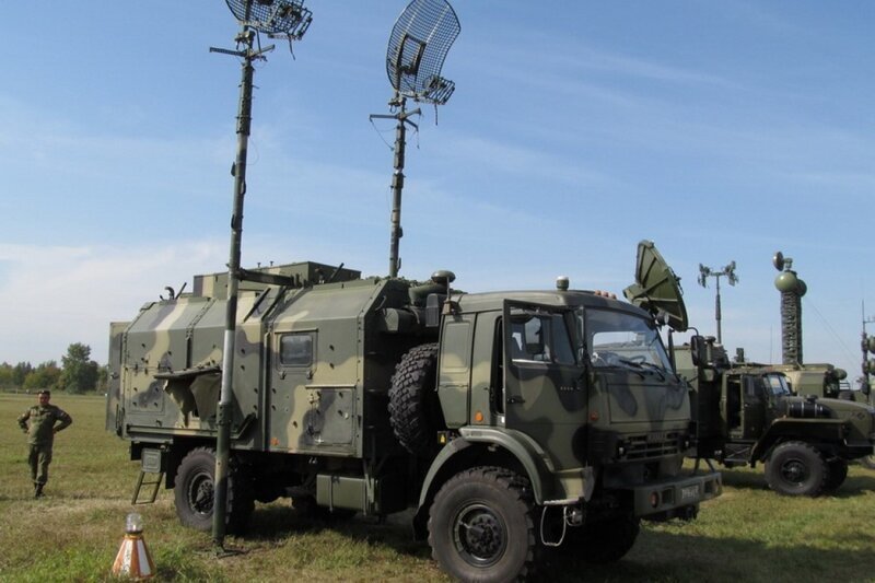 Военные ЦВО получили по гособоронзаказу 12 современных станций связи