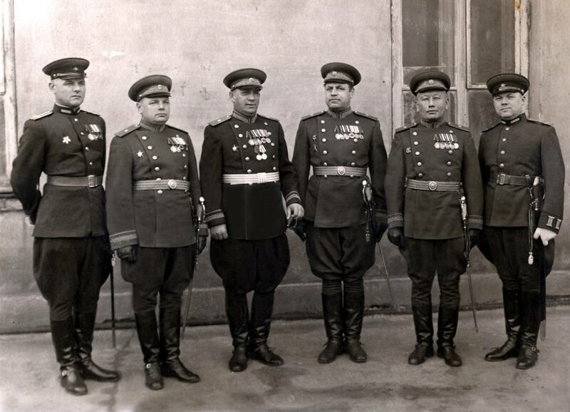 Почему в советской армии носили галифе?