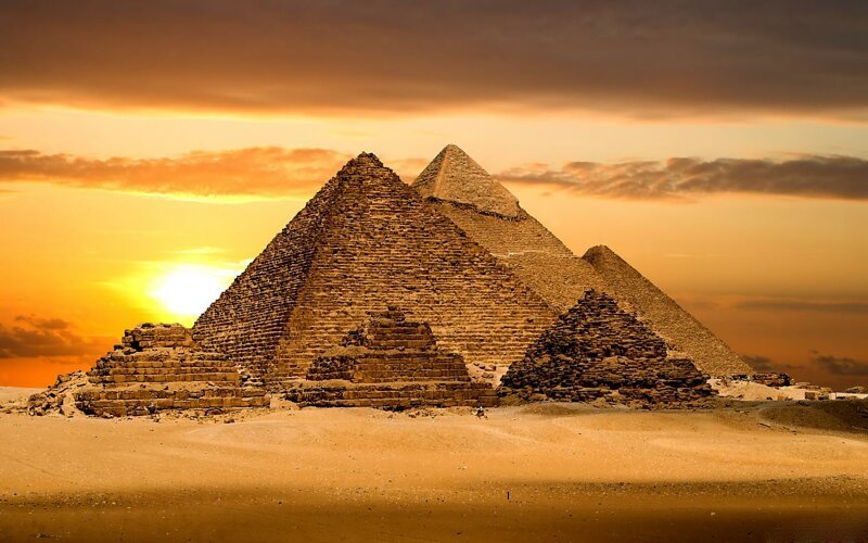 Нераскрытые агенты . Первый образец правительственной специальной службы подарил миру Древний Египет. Это случилось задолго до воздвижения Сфинкса и пирамид Гизы . Самые первые государственные хроники уже туманно намекают на то, что фараоны находили 