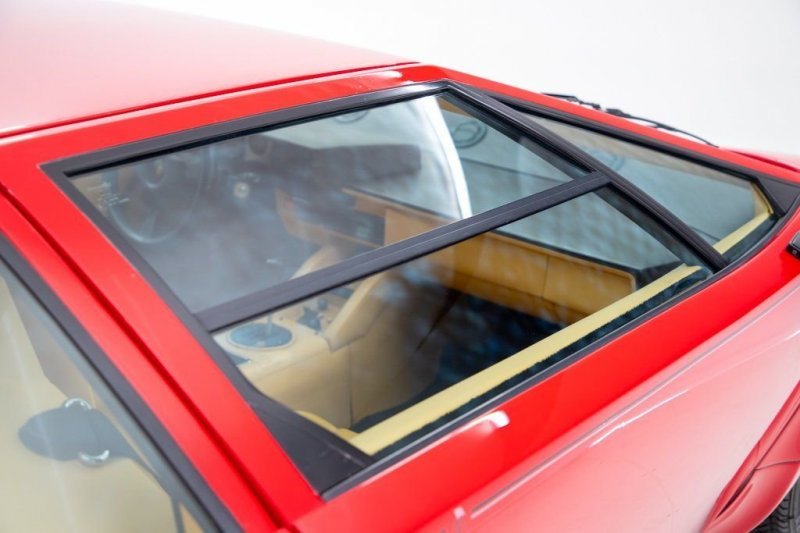 Lamborghini Countach 1984 года, принадлежавшая автогонщику Марио Андретти, выставлена ​​на продажу