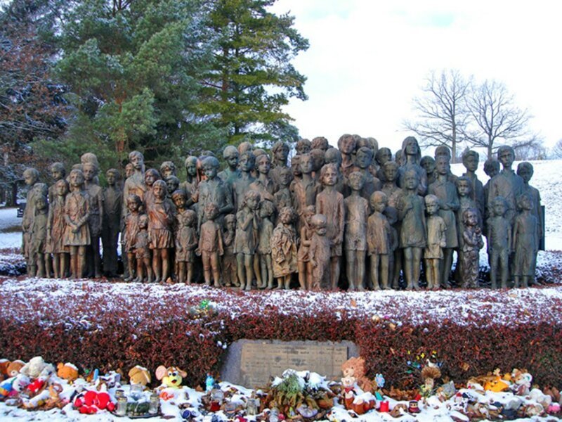 Молчаливые невинные жертвы: памятник 82 детям, убитым нацистами в Лидице
