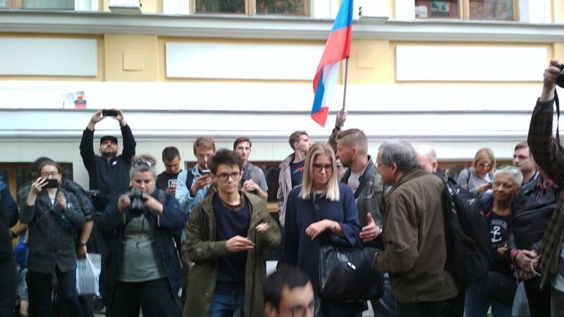 «Юрист» ФБК* сорвала минуту молчания по умершей, чью подпись она сфальсифицировала в своих подписных листах.