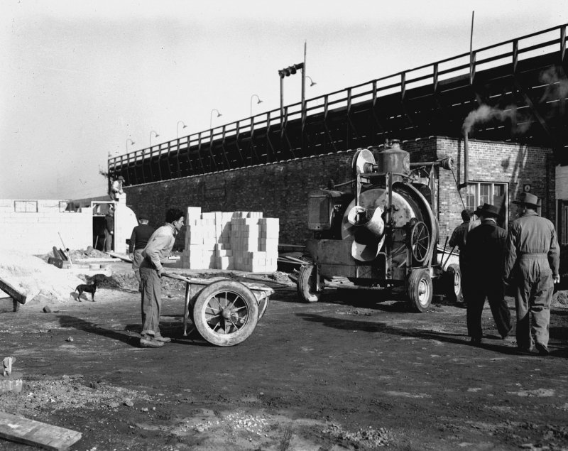Строительные работы на гоночном треке Дженина в 1948 году