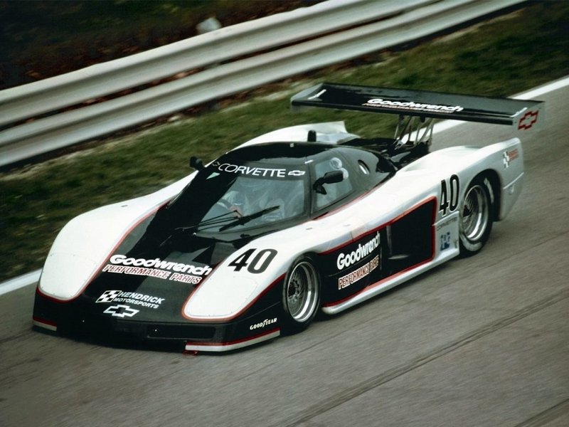 Corvette GTP в цветах команды Hendrick Motorsports в гонке