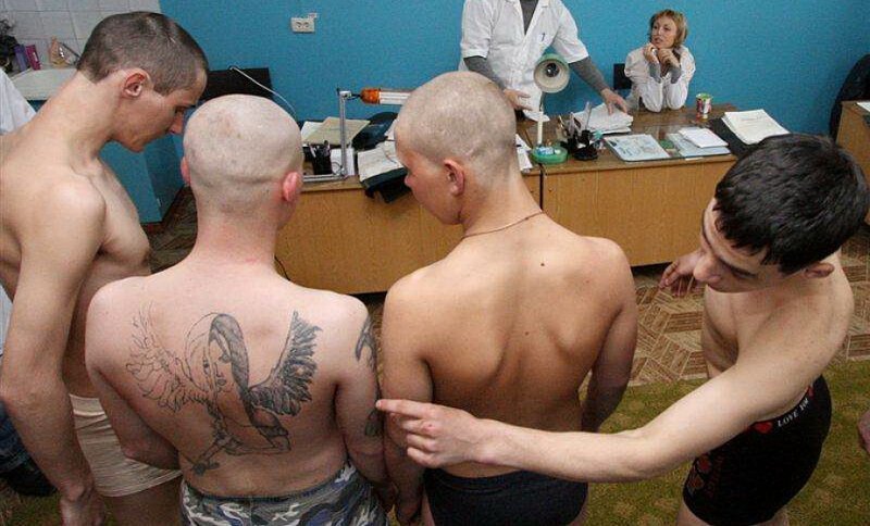 Почему с татуировками не берут в армию?