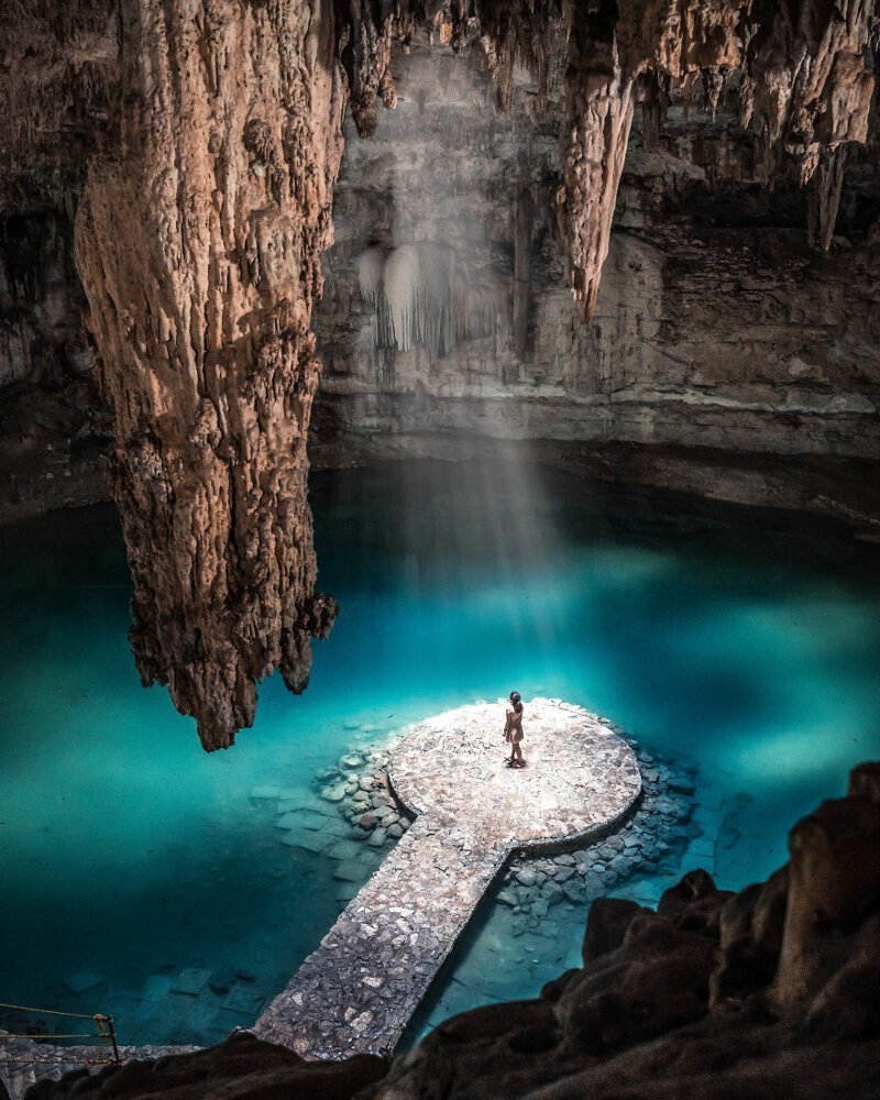 2. Сенот - подземная карстовая воронка, заполненная водой. Полуостров Юкатан, Мексика