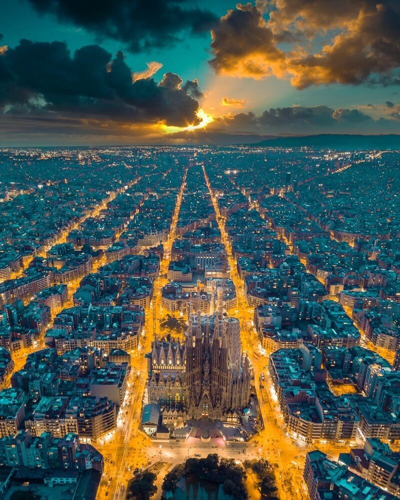 3. Уличные огни. Барселона, Испания