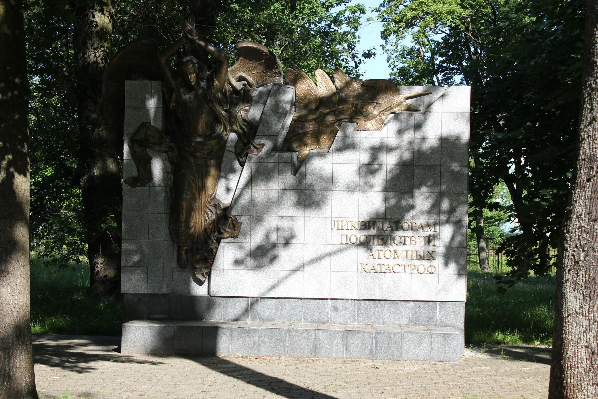 Пионерский Калининградская область мемориал. Маленькие памятники в Калининграде. Цыганов памятник в Калининграде. Памятник на станции Подольск.