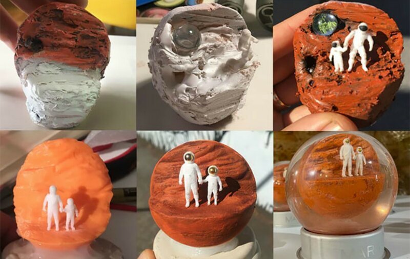 Процесс создания стеклянного шара с марсианской пылевой бурей