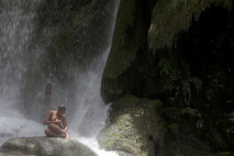 Ежегодное паломничество к водопаду в Со-д’О
