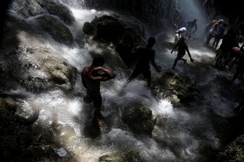 Ежегодное паломничество к водопаду в Со-д’О