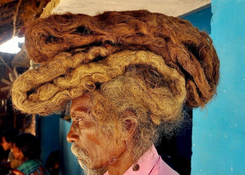 Индийский лекарь не мыл волосы 40 лет по велению бога