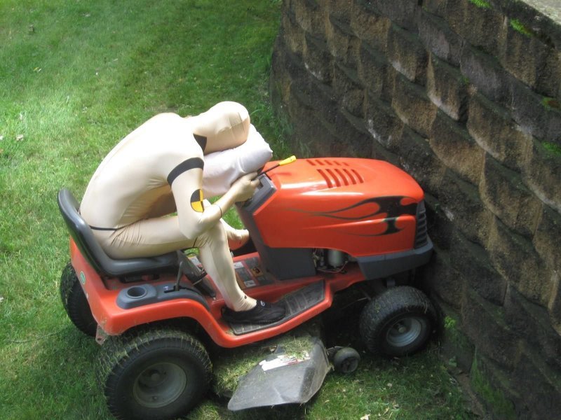 Когда для твоего соседа подстричь газон не просто рутина