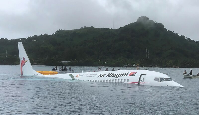 В сети появилось видео жесткой посадки «Боинга» на воду в Микронезии