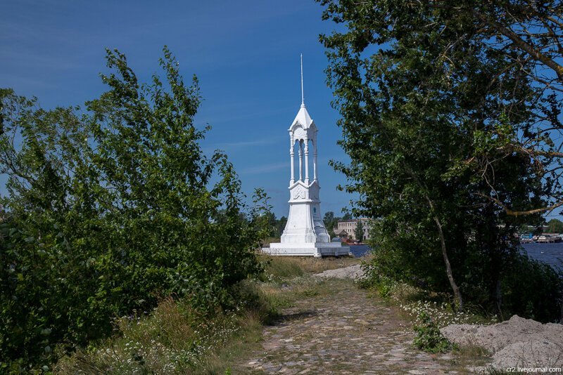 Ленинградская область. Маяки-близнецы в Немятово