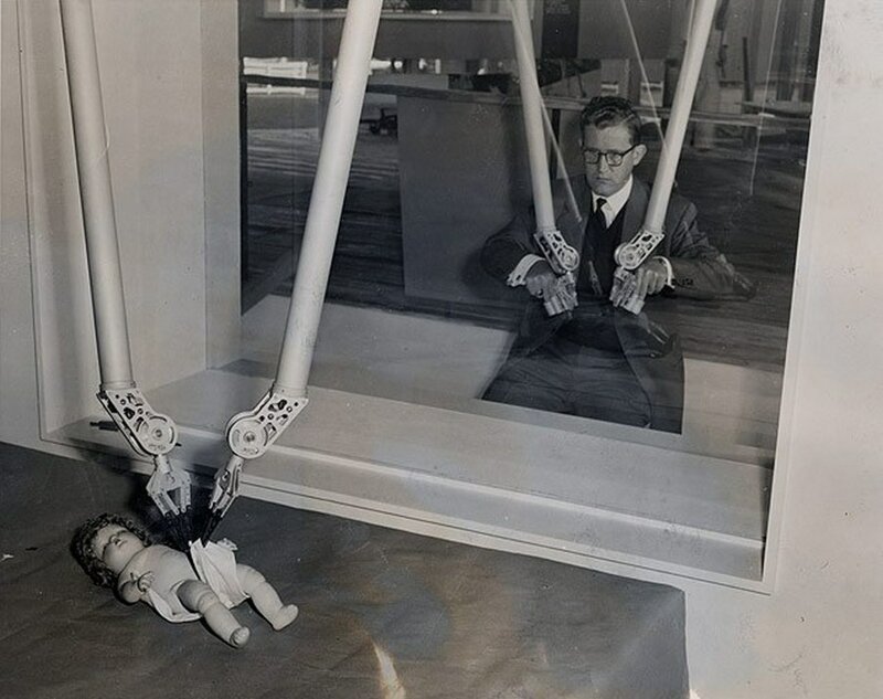 Как мужчине сменить плохо пахнущий подгузник, США, 1960-е.