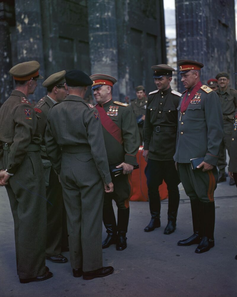 Георгий Жуков, Константин Рокоссовский, Бернард Монтгомери. Берлин, 1945 год