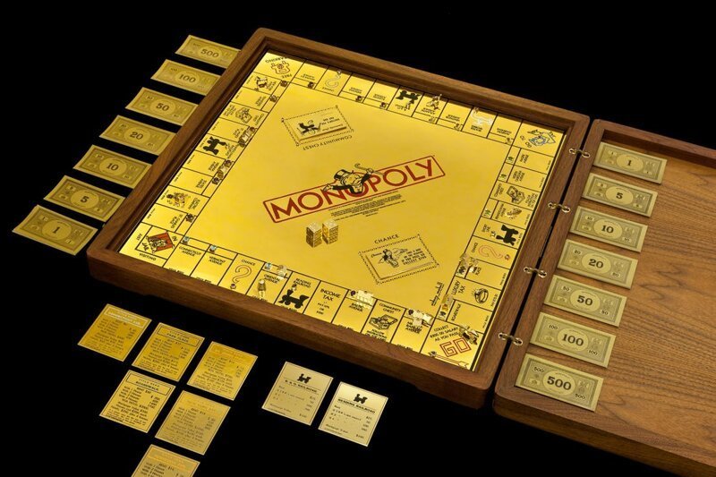 2. Монополия Сиднея Мобелла "Sidney Mobell Monopoly Set", стоимость - 2 млн долларов (126,2 млн рублей)