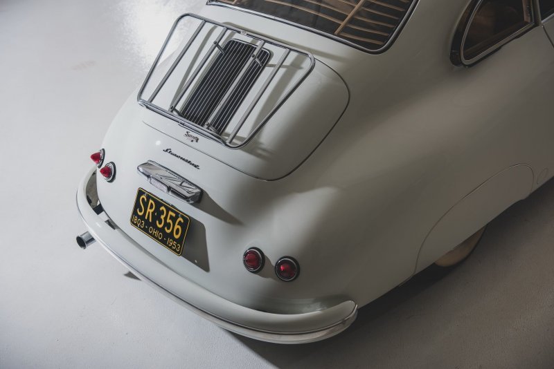 Уникальный лимузин Porsche 356 обречен начать войну ставок