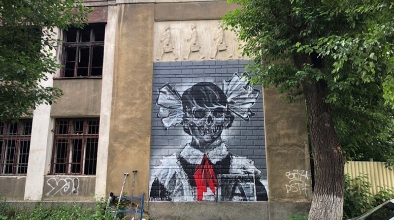 Жители Екатеринбурга уничтожают работы представителей уличного искусства
