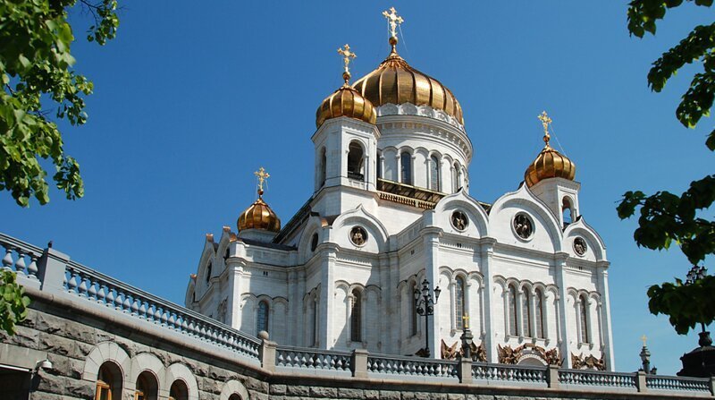 Храм Христа Спасителя в Москве украшен коелгинским мрамором.
