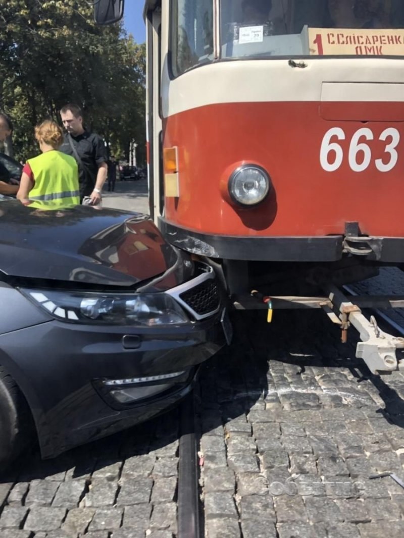 Сезон охоты на трамваи: авария в Каменском