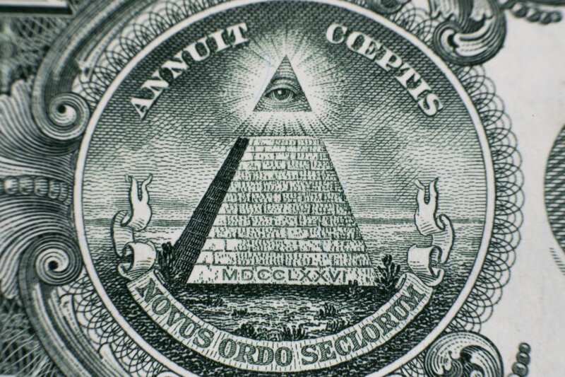 Фото доллара треугольник