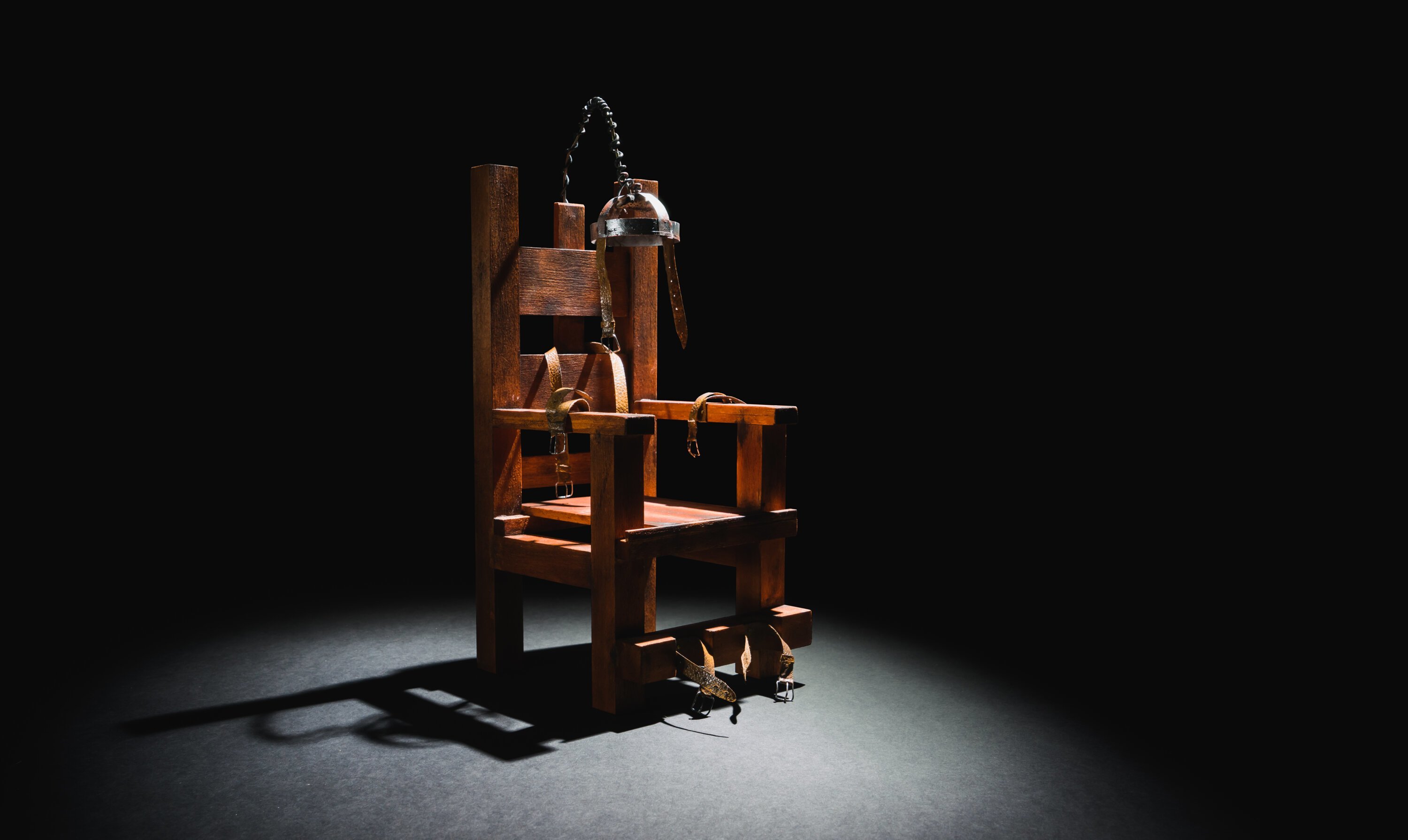 Пытки арт. Казнь на электрическом стуле в США. Смертная казнь в США электрический стул. Электрический стул смертная казнь.