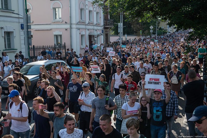 Фоторепортаж: Столкновения с ОМОНом и задержания в центре Москвы