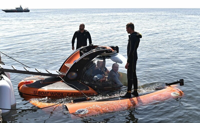 Путин опустился на дно Финского залива, чтобы осмотреть затонувшую подводную лодку
