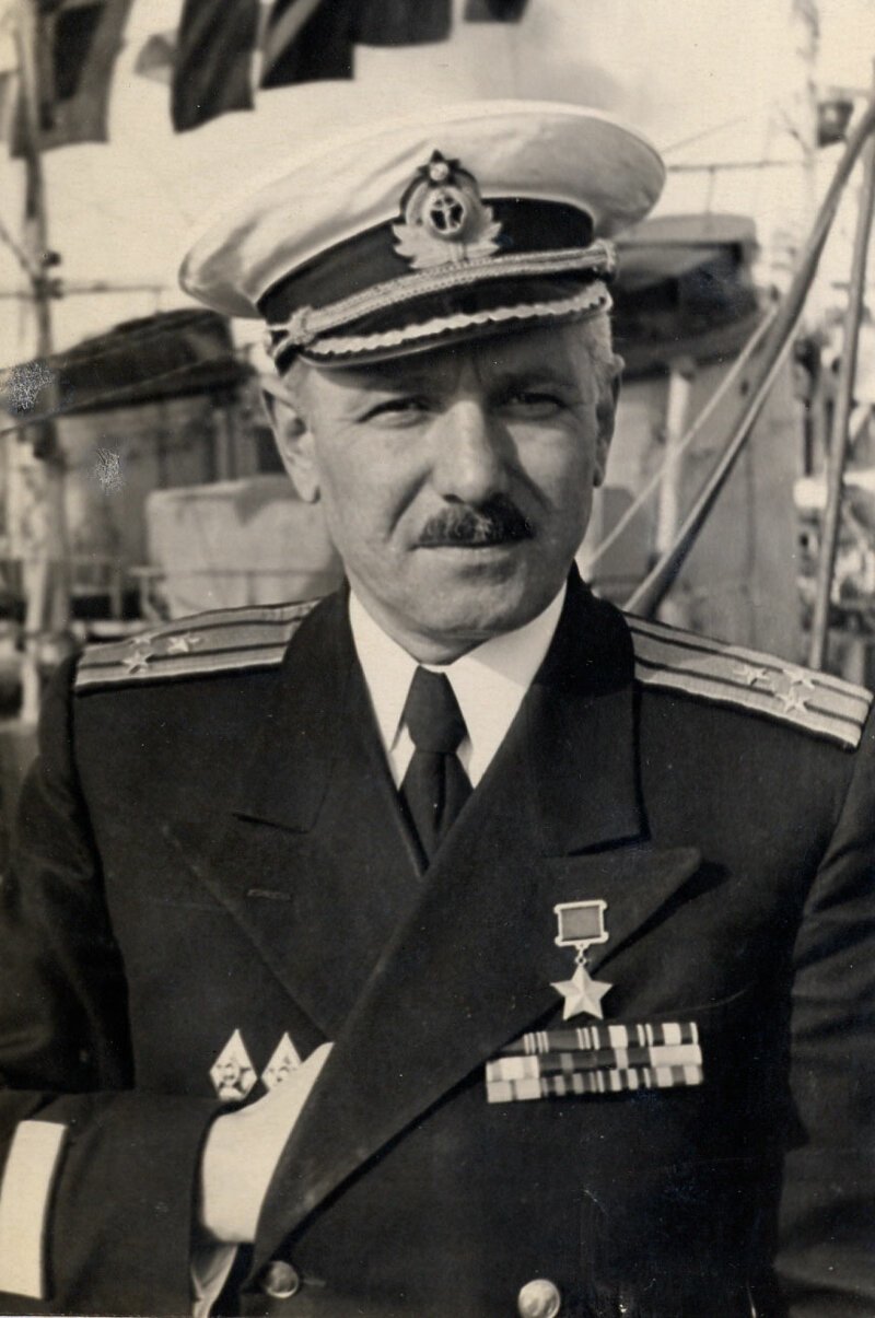 Коновалов Владимир Константинович. Контр-адмирал, Герой Советского Союза