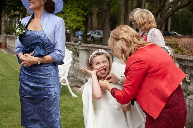 Британский фотограф делает честные свадебные снимки, показывая, что скрывается за красивыми кадрами