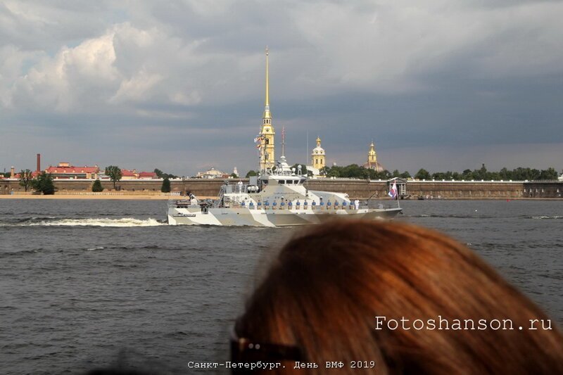 Бродя по Санкт-Петербургу в день ВМФ России