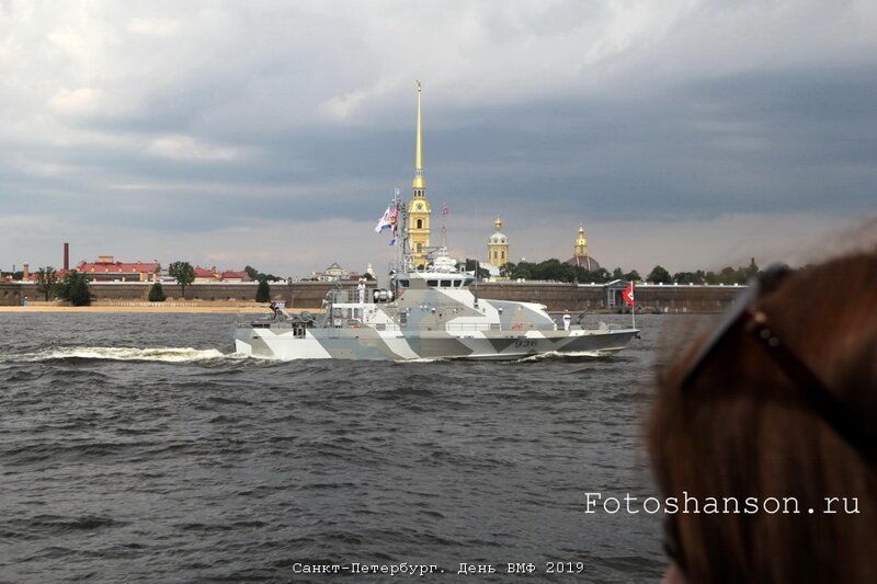 Бродя по Санкт-Петербургу в день ВМФ России