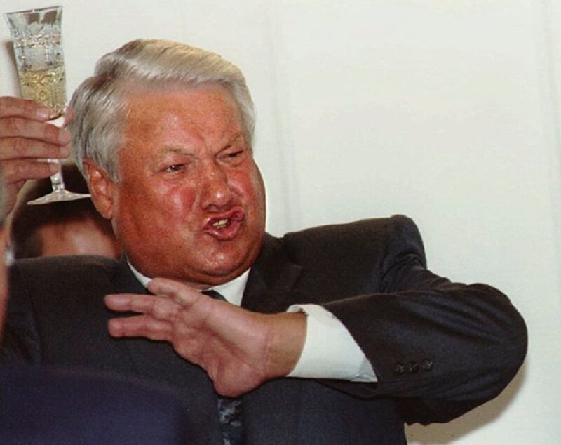 Возмущение по поводу "Бориной скамейки"