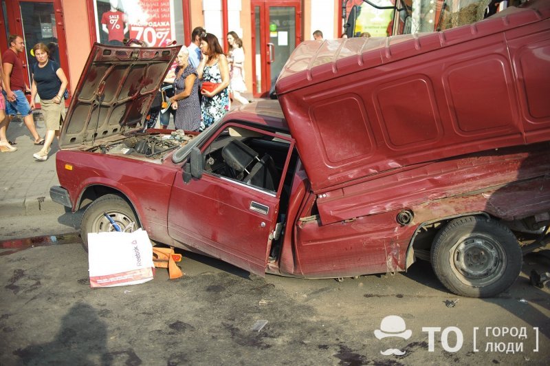 Авария дня. Лихач устроил массовое ДТП в центре Томска
