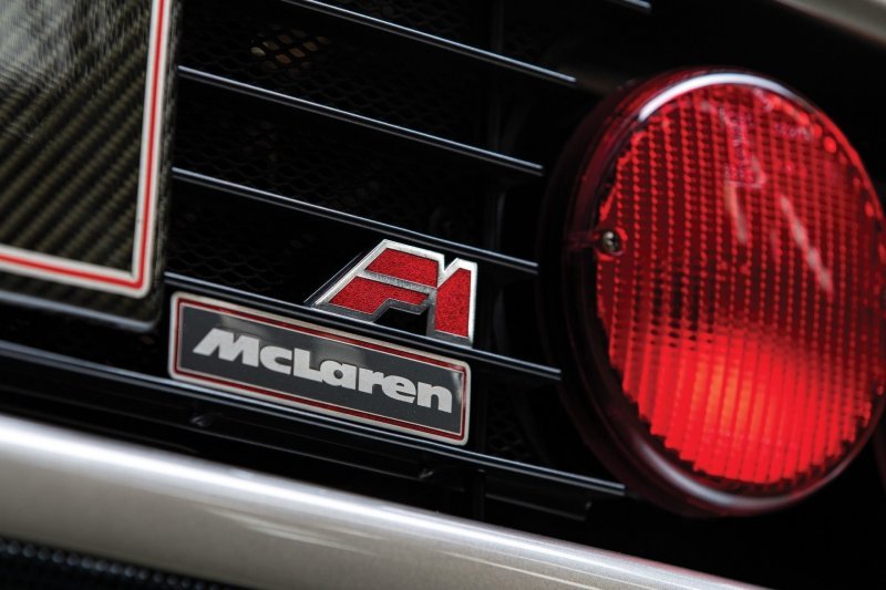 Один из двух уникальных McLaren F1 LM отправляется на аукцион в Монтерее
