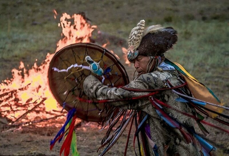 Сибирские шаманы соберутся на Байкале, чтобы вызвать дождь для тушения пожаров