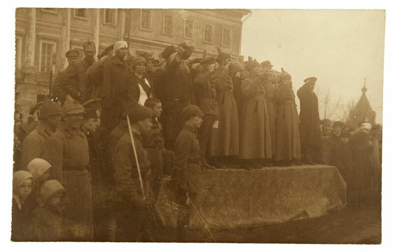 Фото группы командиров РККА, принимающих парад 2-ой Московской Военно-инженерной школы 30 апреля 1922 г 