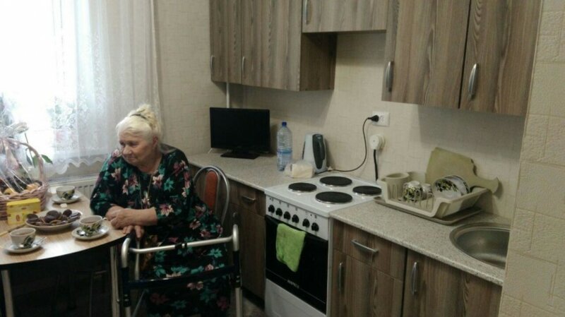 Она жила на балконе, потому что не было денег