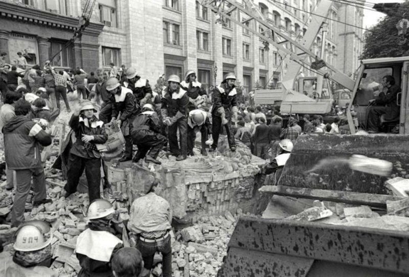 30 лет назад рухнул фасад Главпочтамта в Киеве