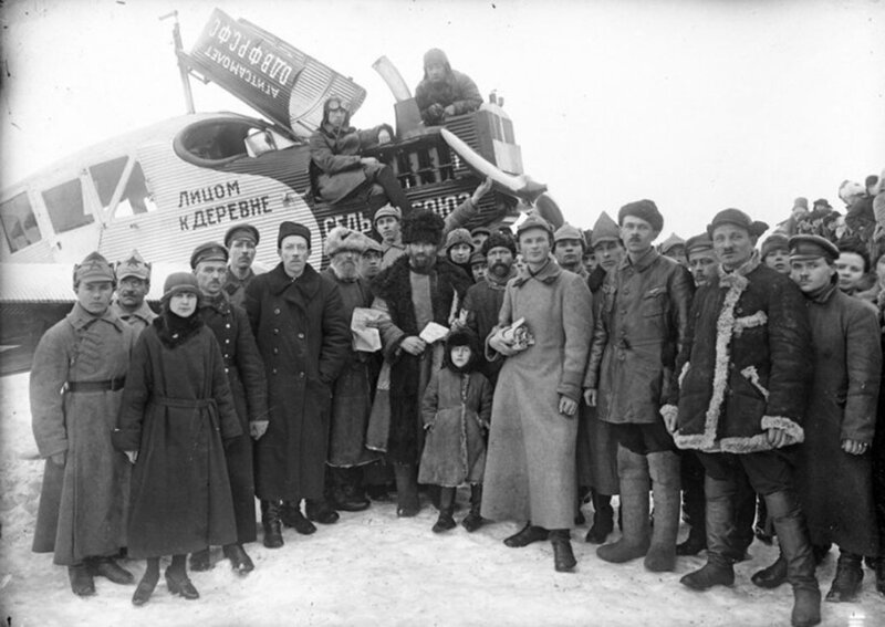 Прилет в Галич первого самолета. СССР. 1925 г. Фото Михаил Смодор.