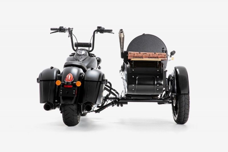 Мотоцикл Indian оснастили угольным грилем вместо коляски