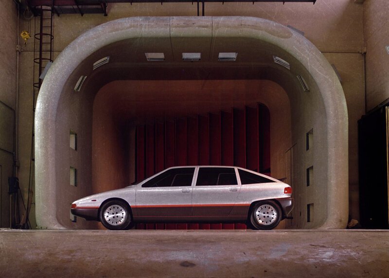 Вторую модель DeLorean Джуджаро рисовал по мотивам Lancia Medusa