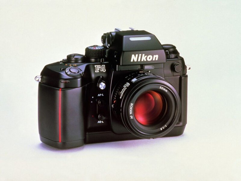 Nikon F4 —первая в мире профессиональная фотокамера, штатно оснащенная автофокусом