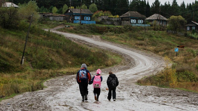 Росстат: более четверти детей в России живут за чертой бедности