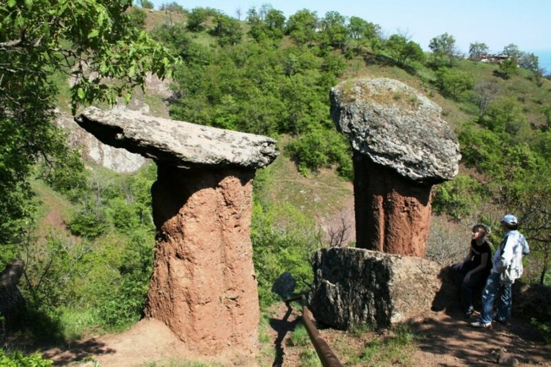 Каменные грибы долины Сотера